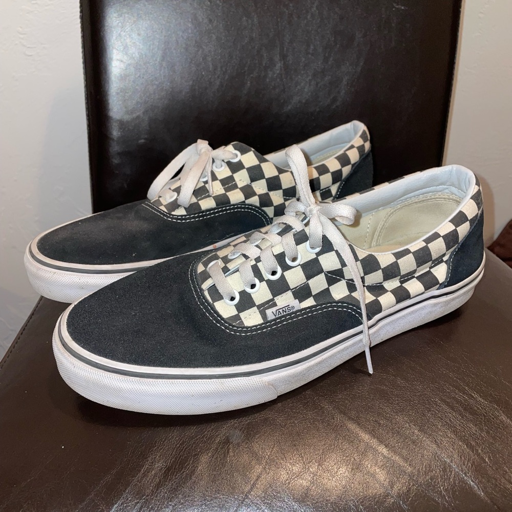 men’s black low lace up vans